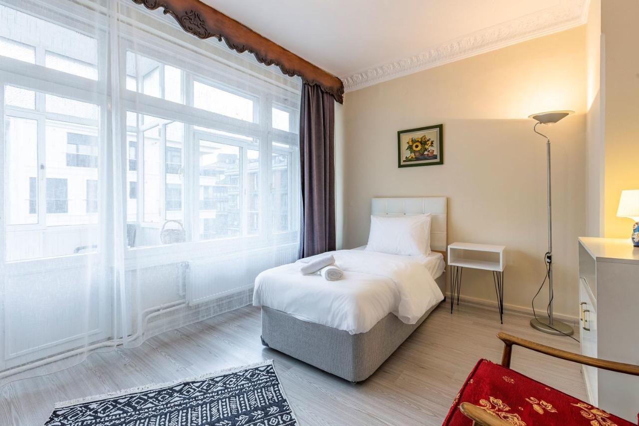 Charming Apartment Surrounded By Vibrant Attractions In Kadikoy Estambul Exterior foto